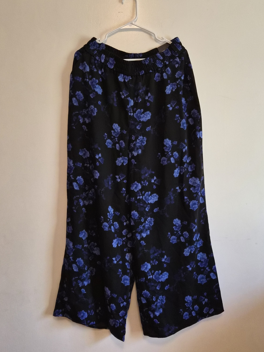 Express Black Wide-Leg Pants with Blue Floral Print